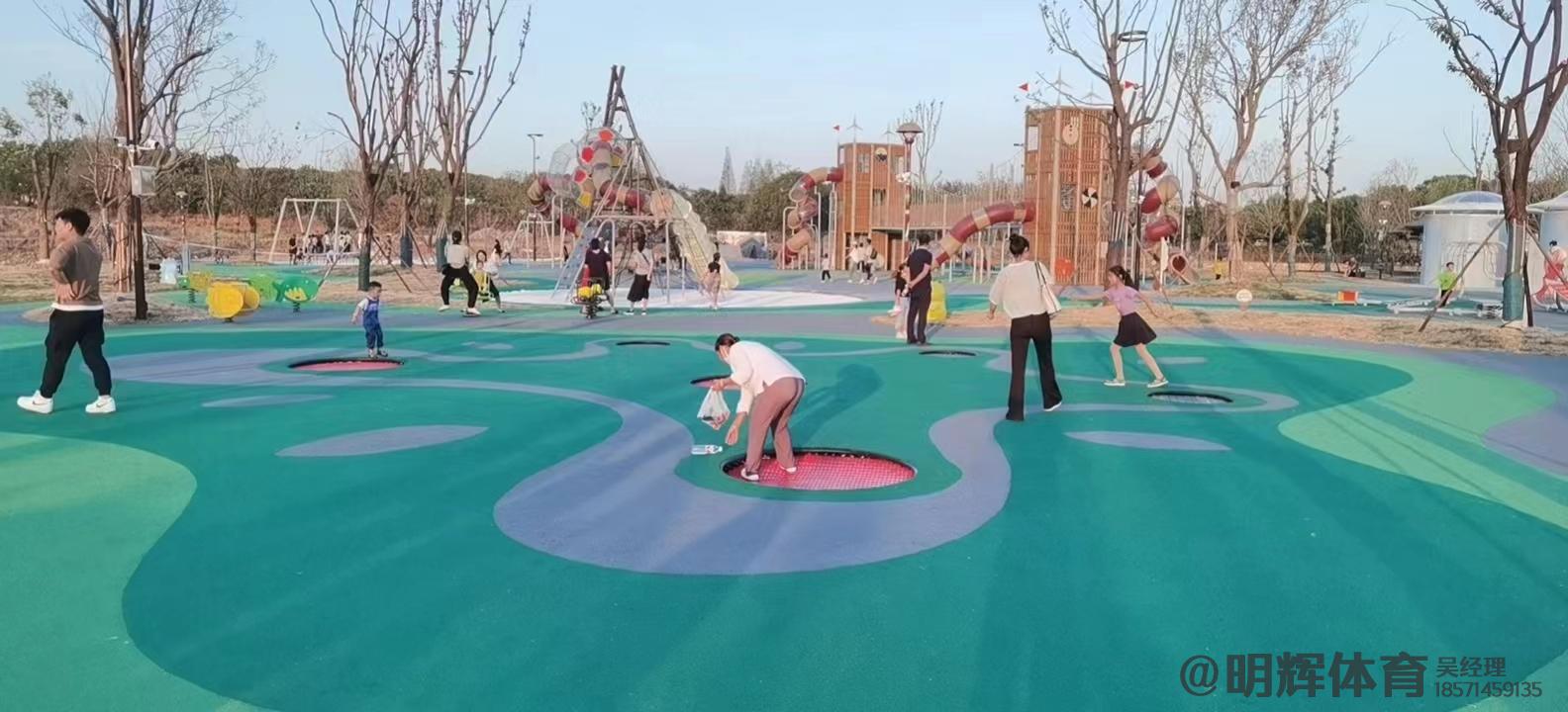 黄冈公园跑道是用什么材料做成的